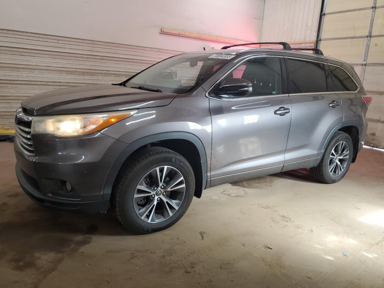 TOYOTA HIGHLANDER 2016