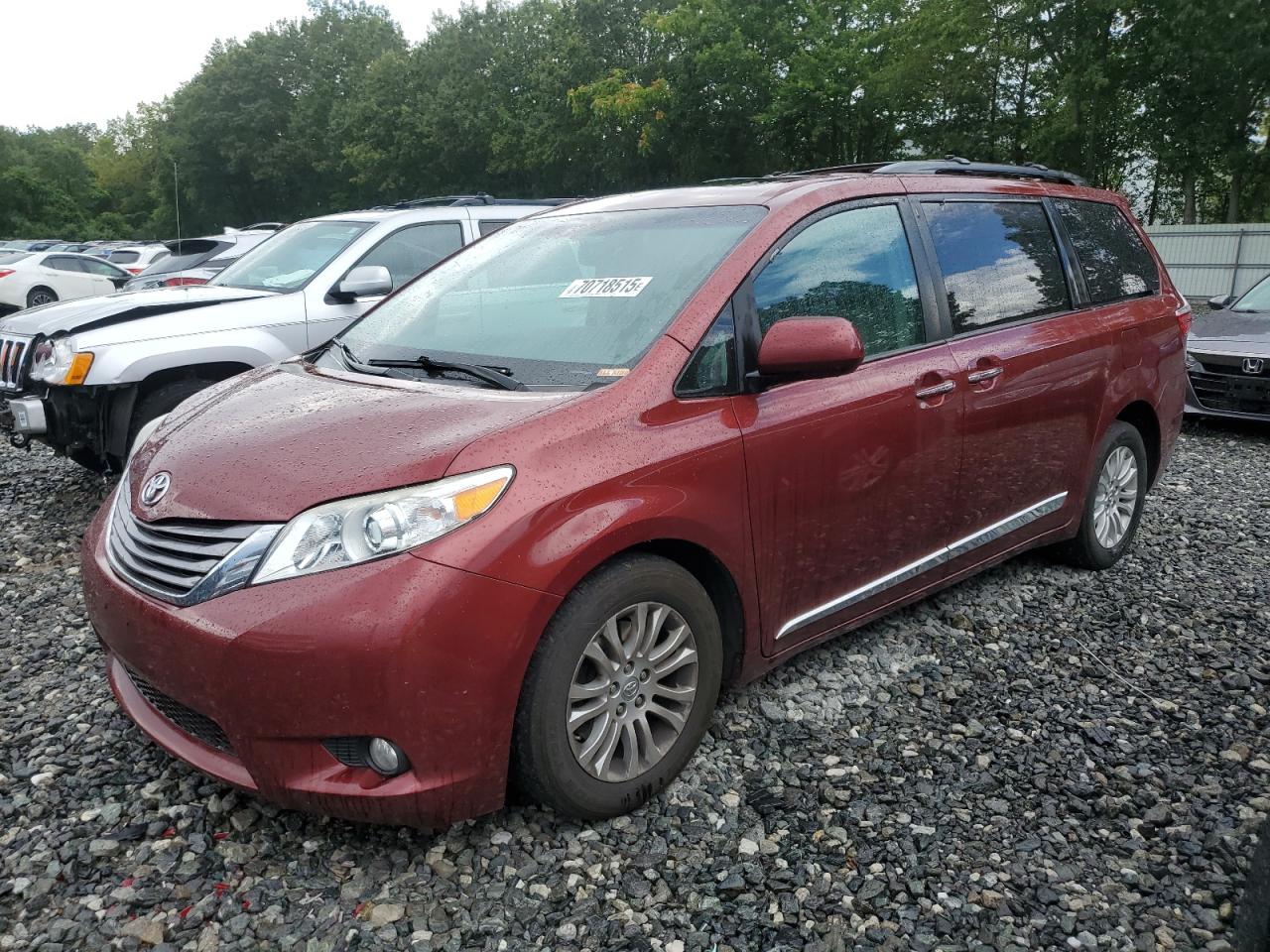 TOYOTA SIENNA XLE 2016