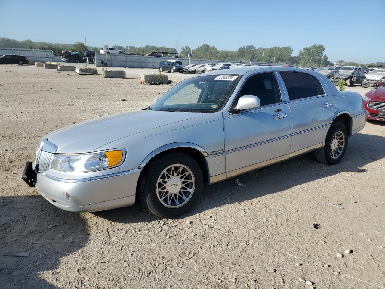 LINCOLN TOWN CAR S 2001