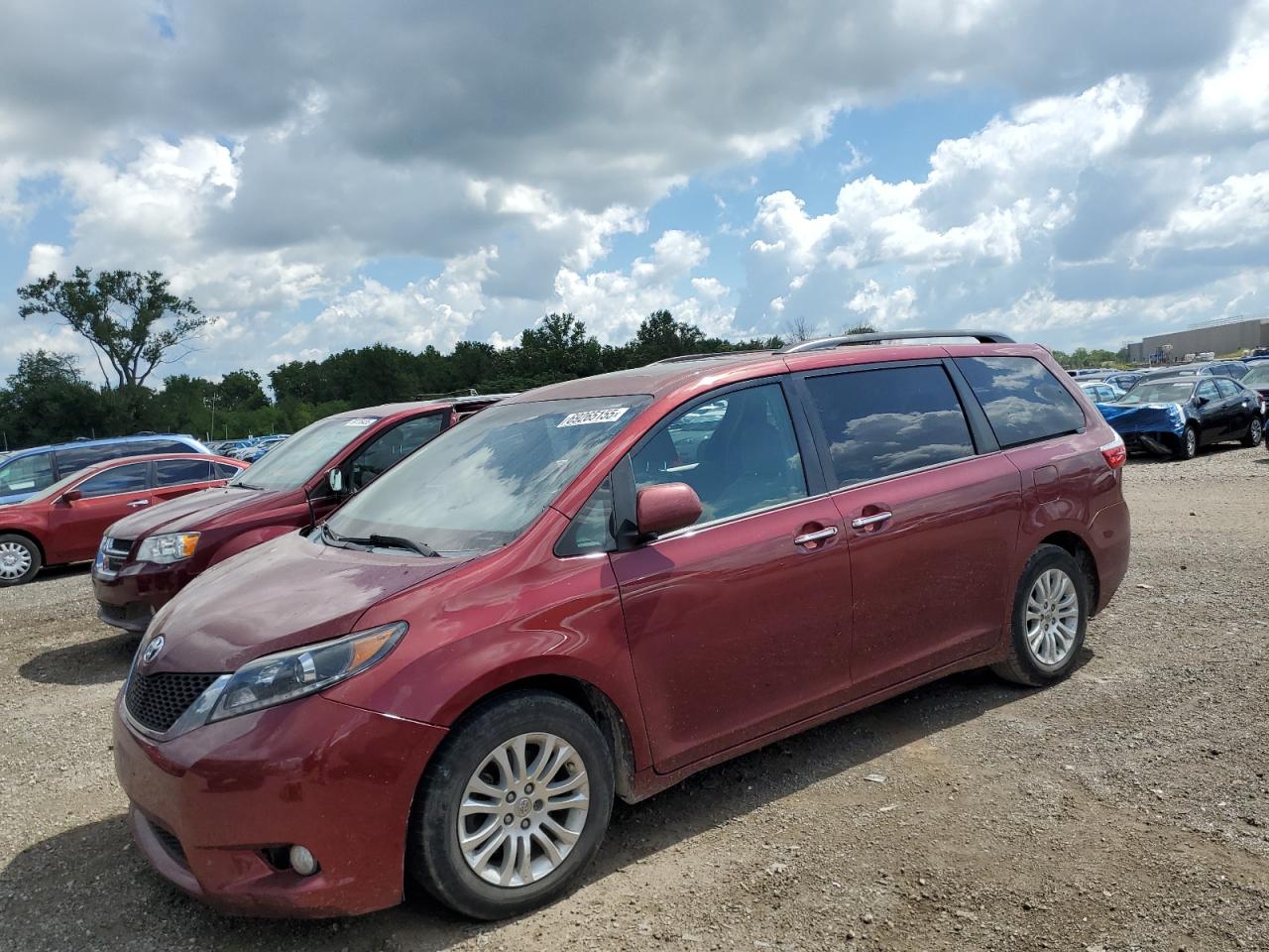 TOYOTA SIENNA XLE 2015