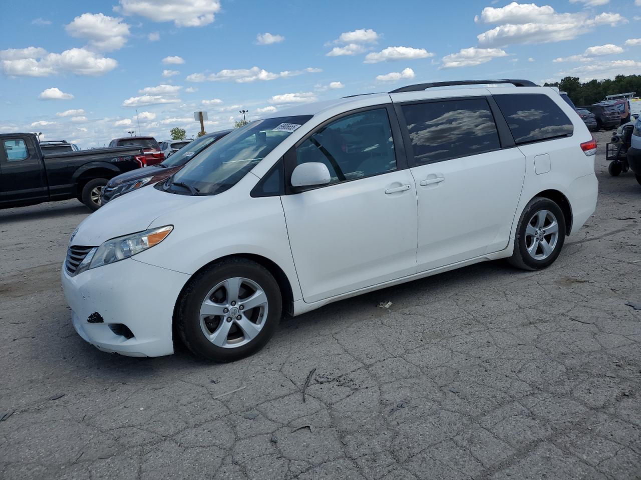 TOYOTA SIENNA LE 2011