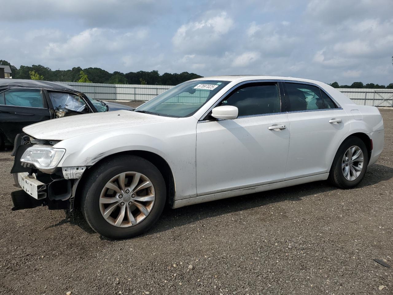 CHRYSLER 300 LIMITED 2015