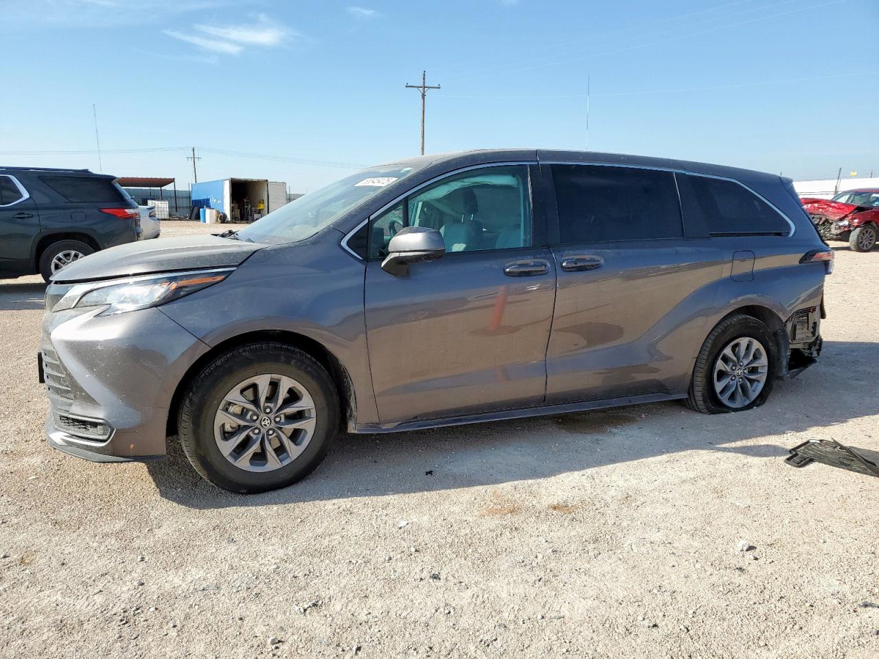 TOYOTA SIENNA LE 2023