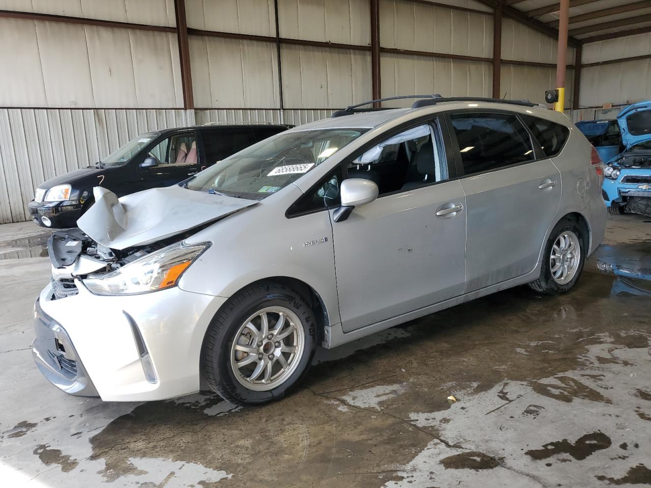 TOYOTA PRIUS V 2017