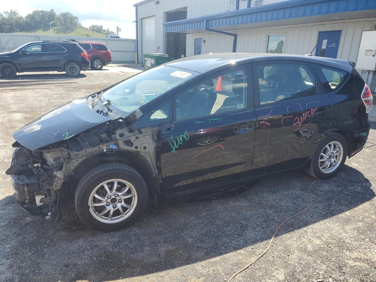 TOYOTA PRIUS V 2017