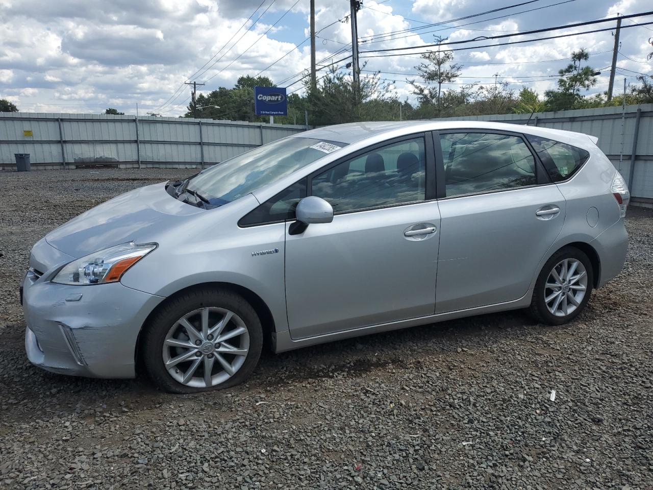 TOYOTA PRIUS V 2012