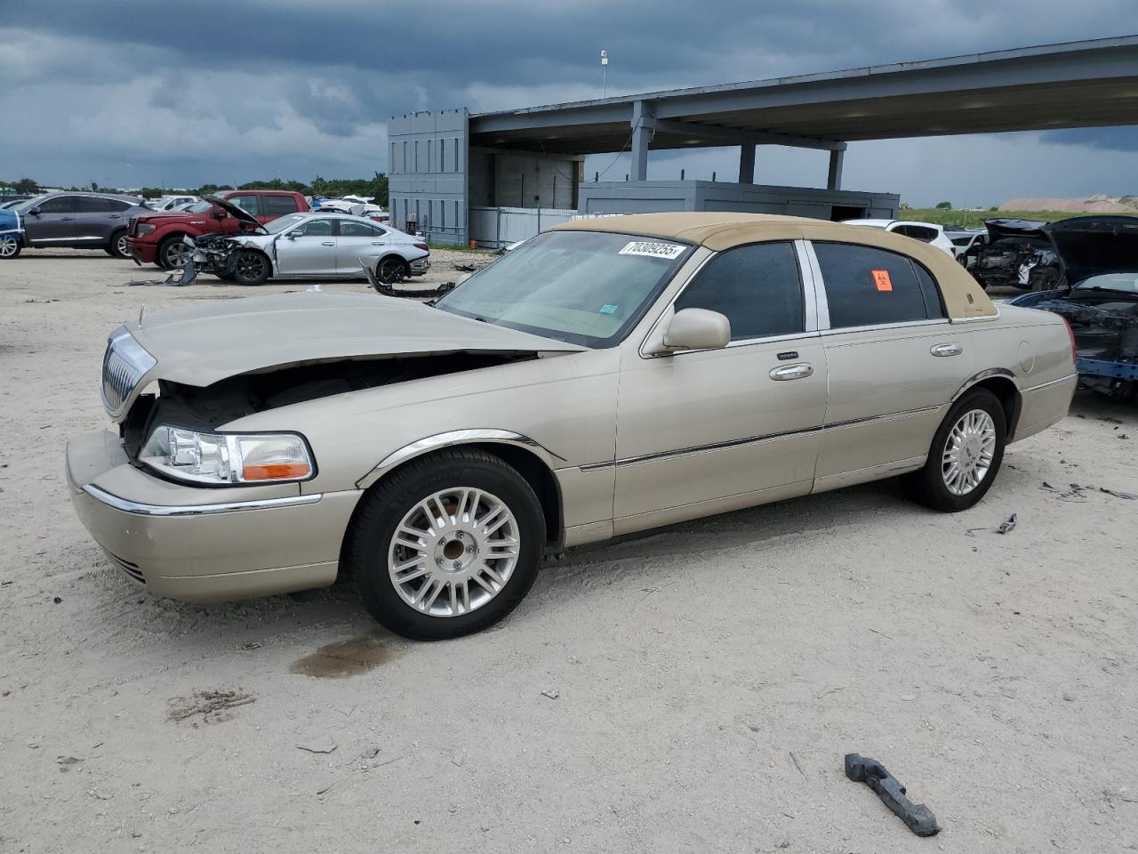 LINCOLN TOWN CAR S 2011