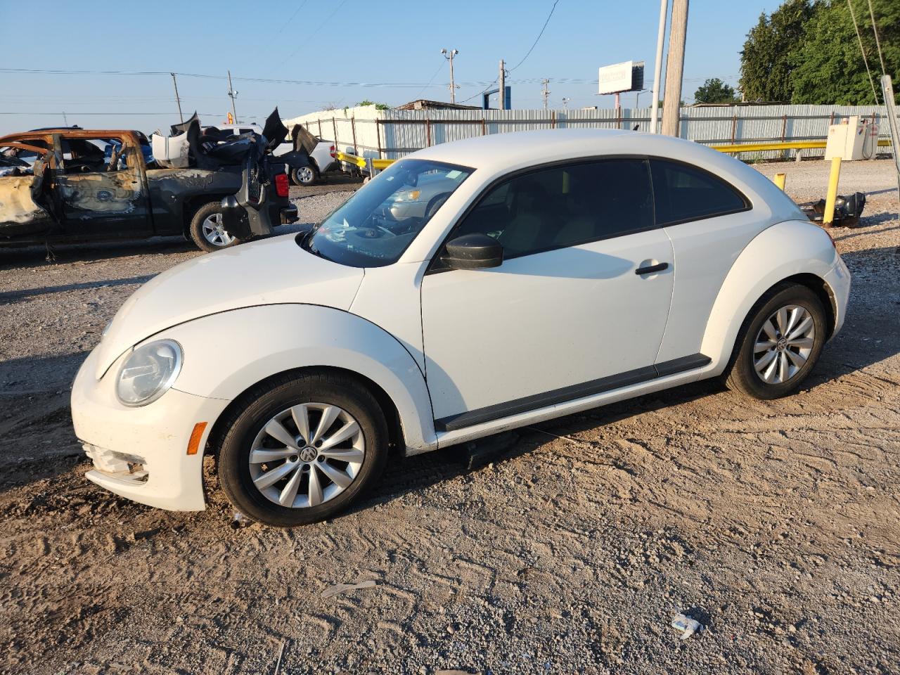 VOLKSWAGEN BEETLE 2014