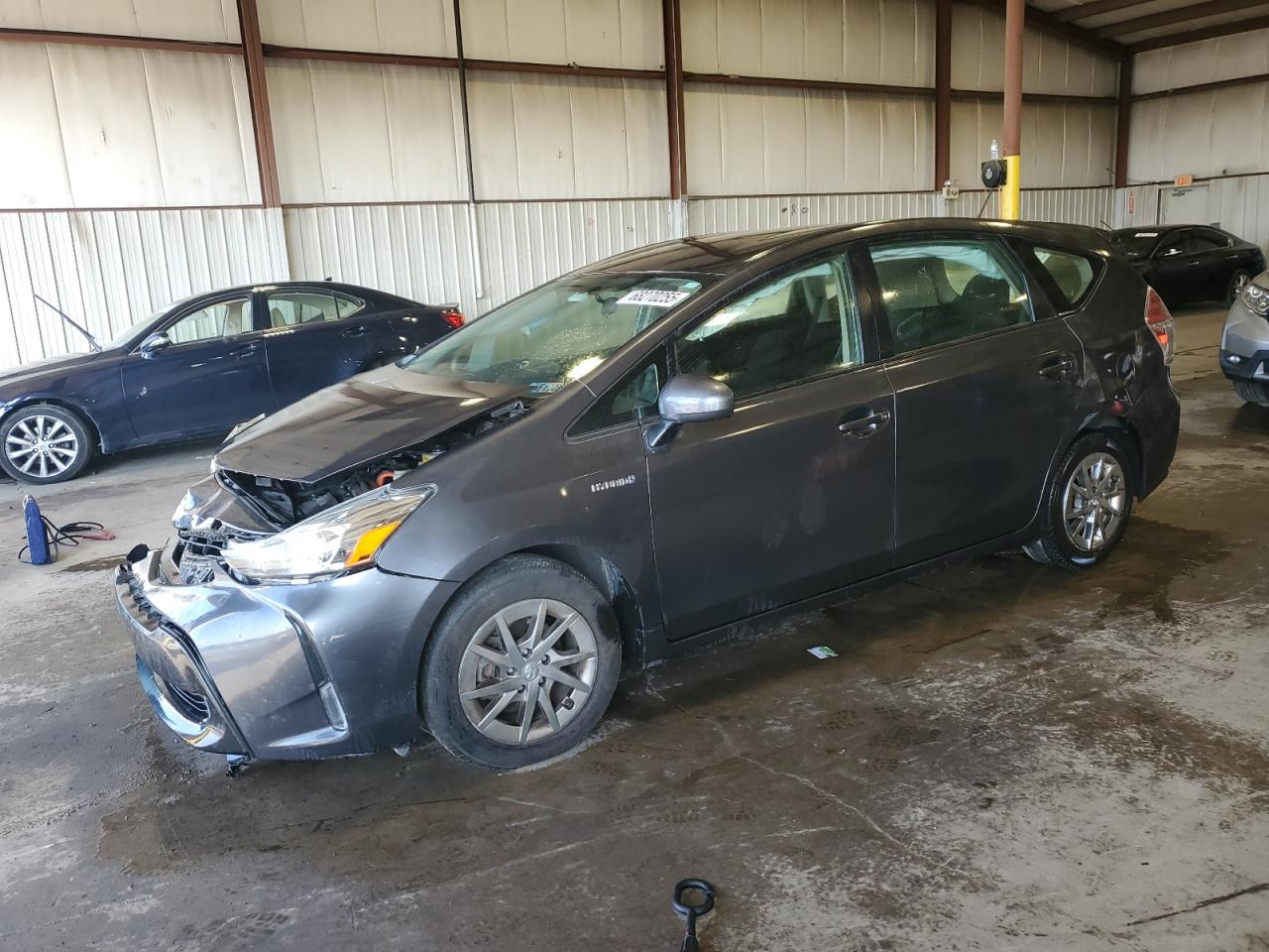 TOYOTA PRIUS V 2017