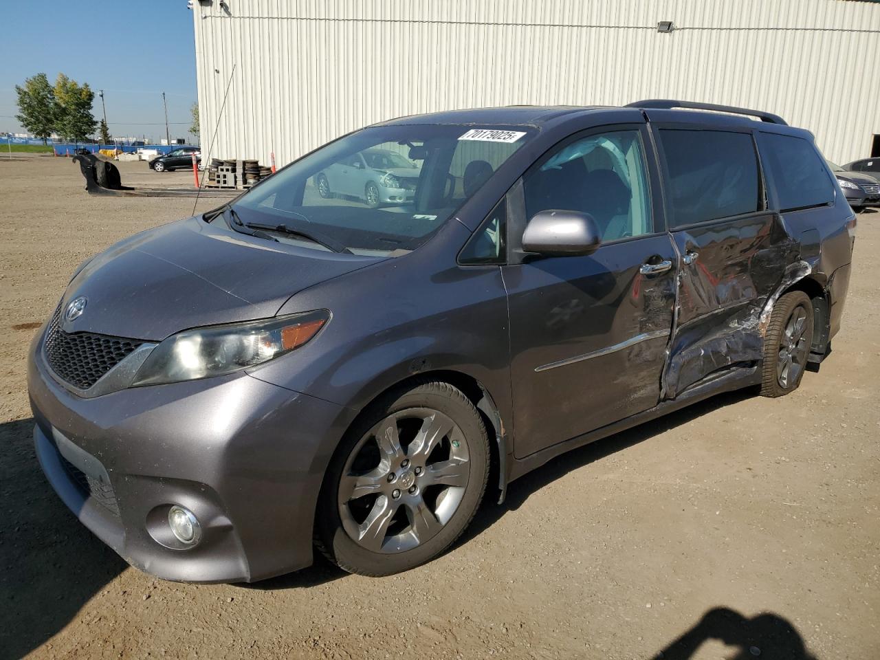 TOYOTA SIENNA SPO 2011