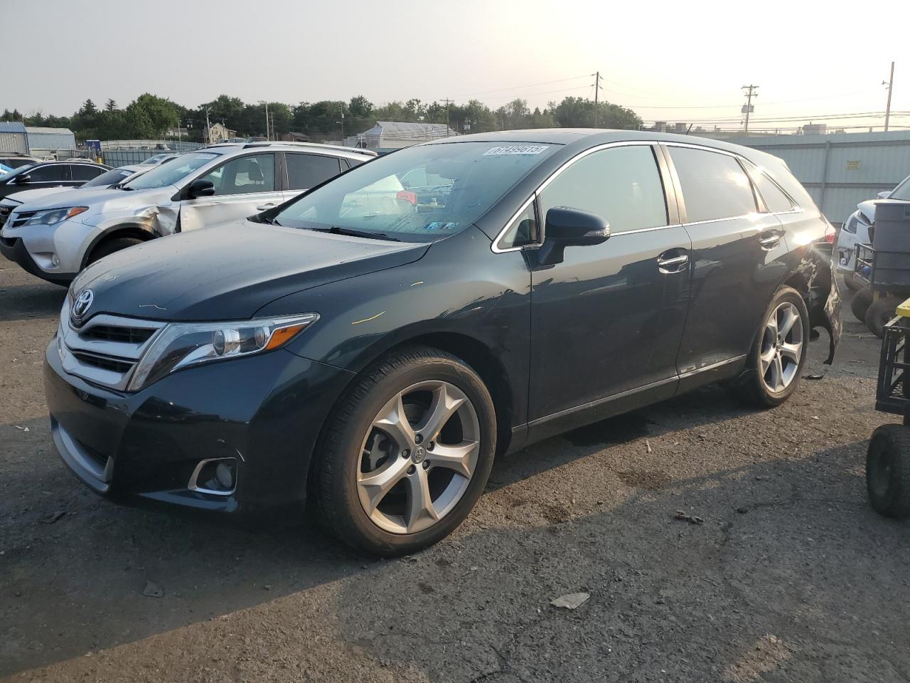 TOYOTA VENZA LE 2015