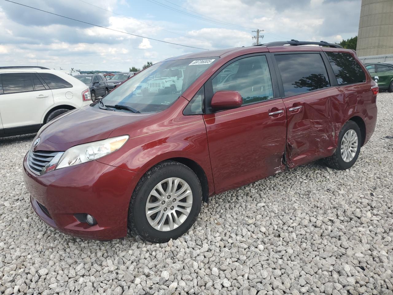 TOYOTA SIENNA XLE 2015