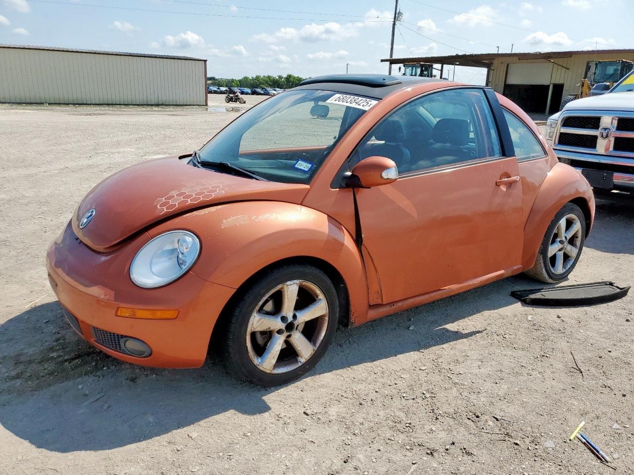 VOLKSWAGEN NEW BEETLE 2010