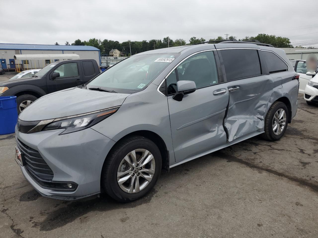 TOYOTA SIENNA XLE 2022