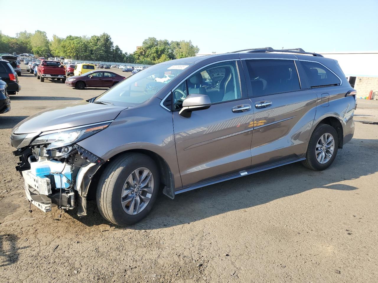 TOYOTA SIENNA XLE 2022