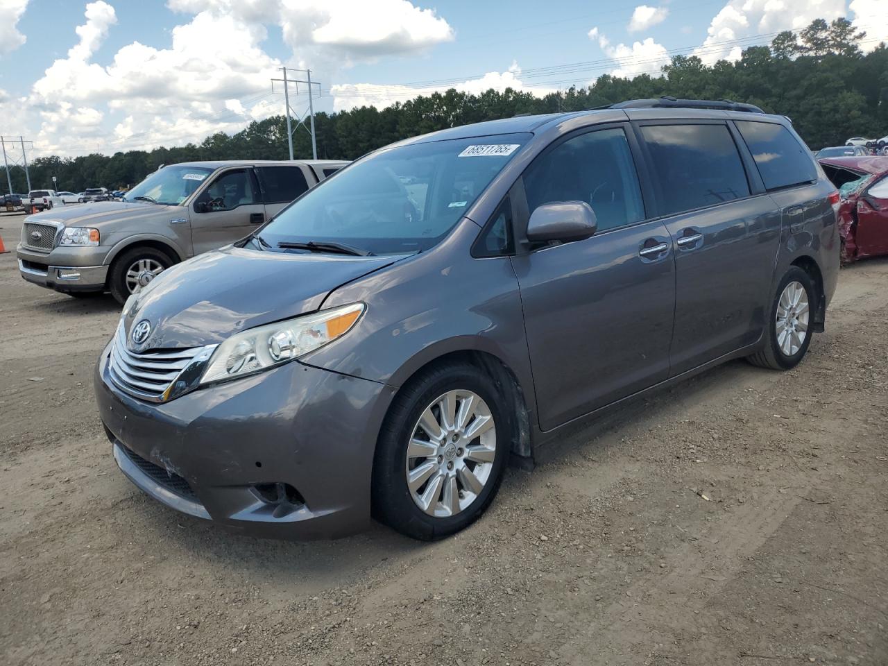 TOYOTA SIENNA XLE 2011