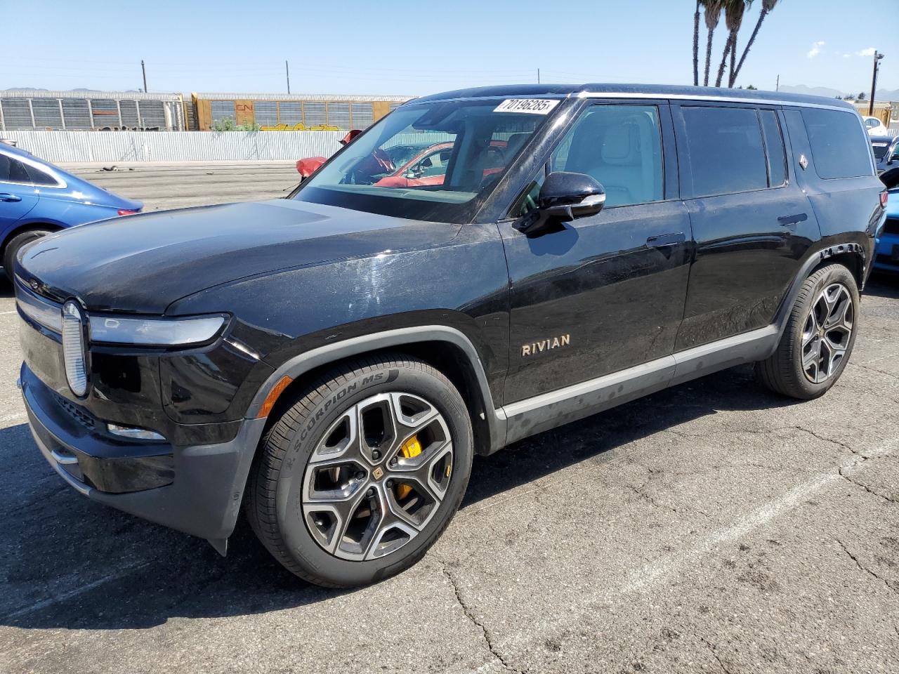 RIVIAN R1S 2023