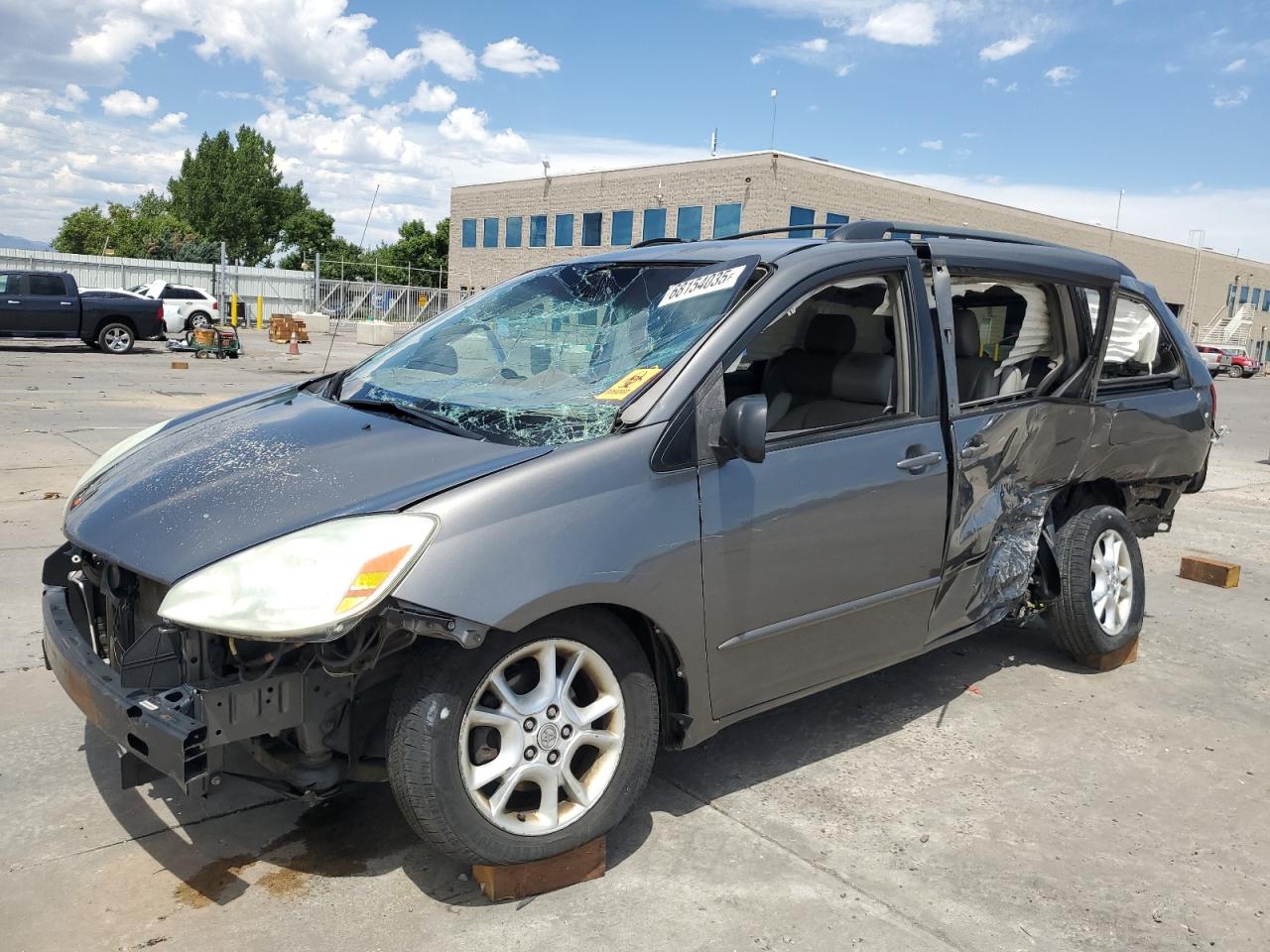 TOYOTA SIENNA LE 2004