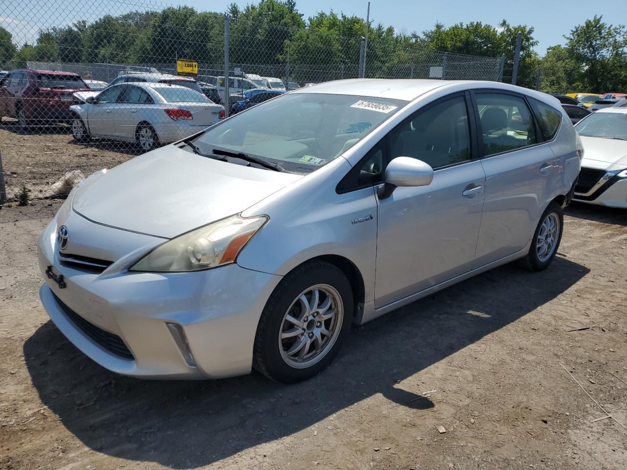 TOYOTA PRIUS V 2013