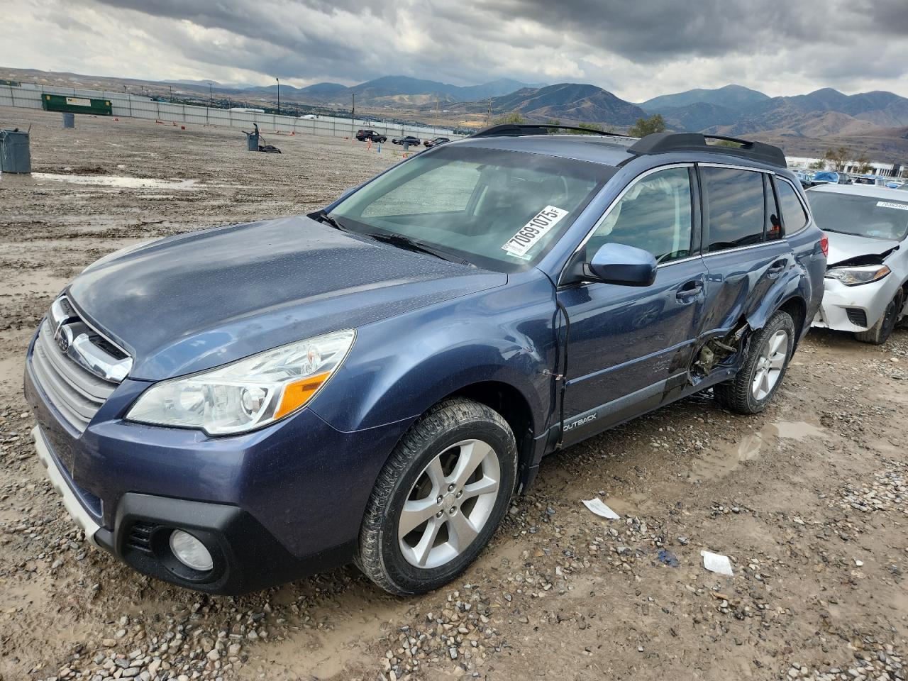 SUBARU OUTBACK 2. 2013