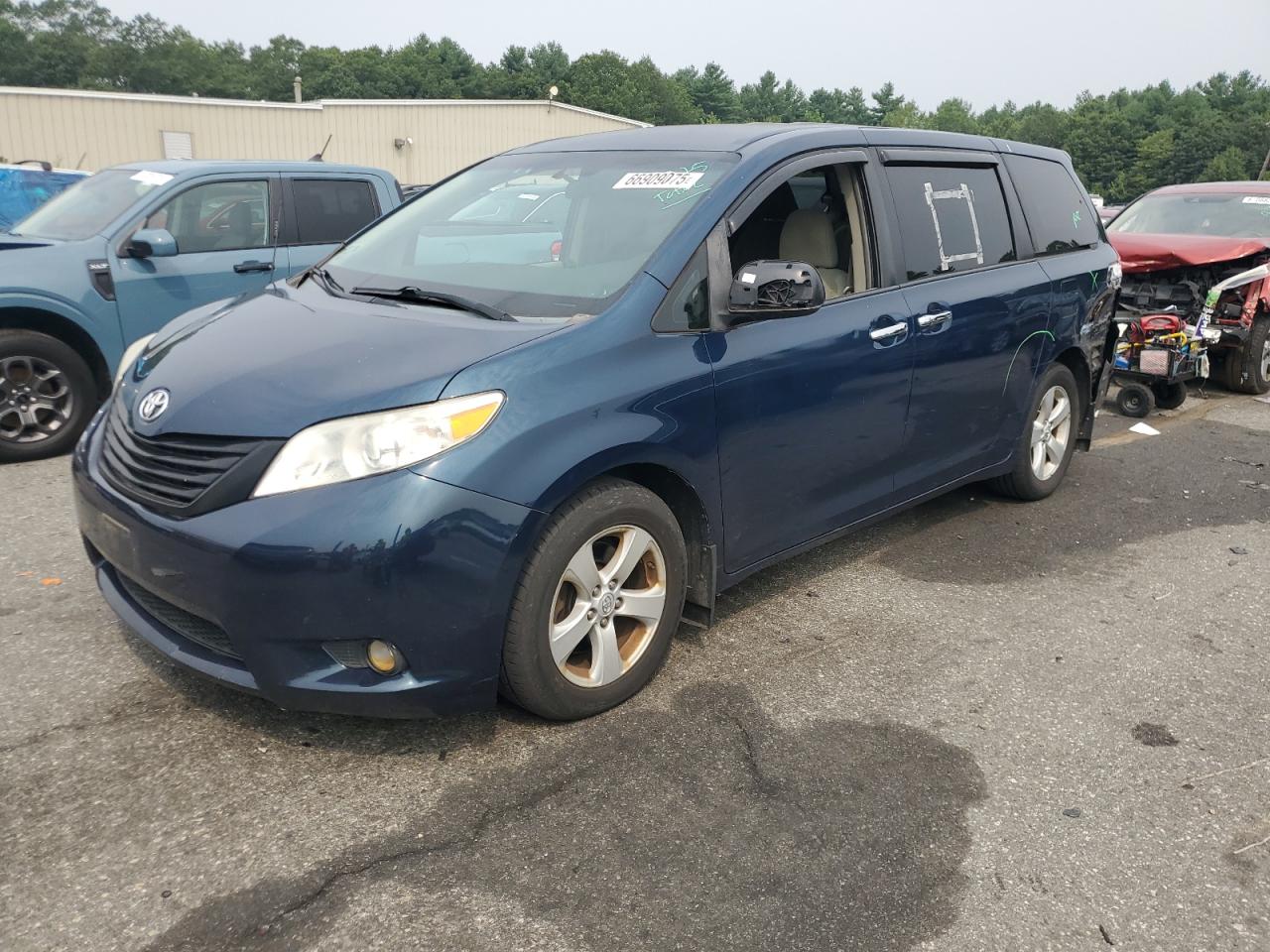 TOYOTA SIENNA 2011
