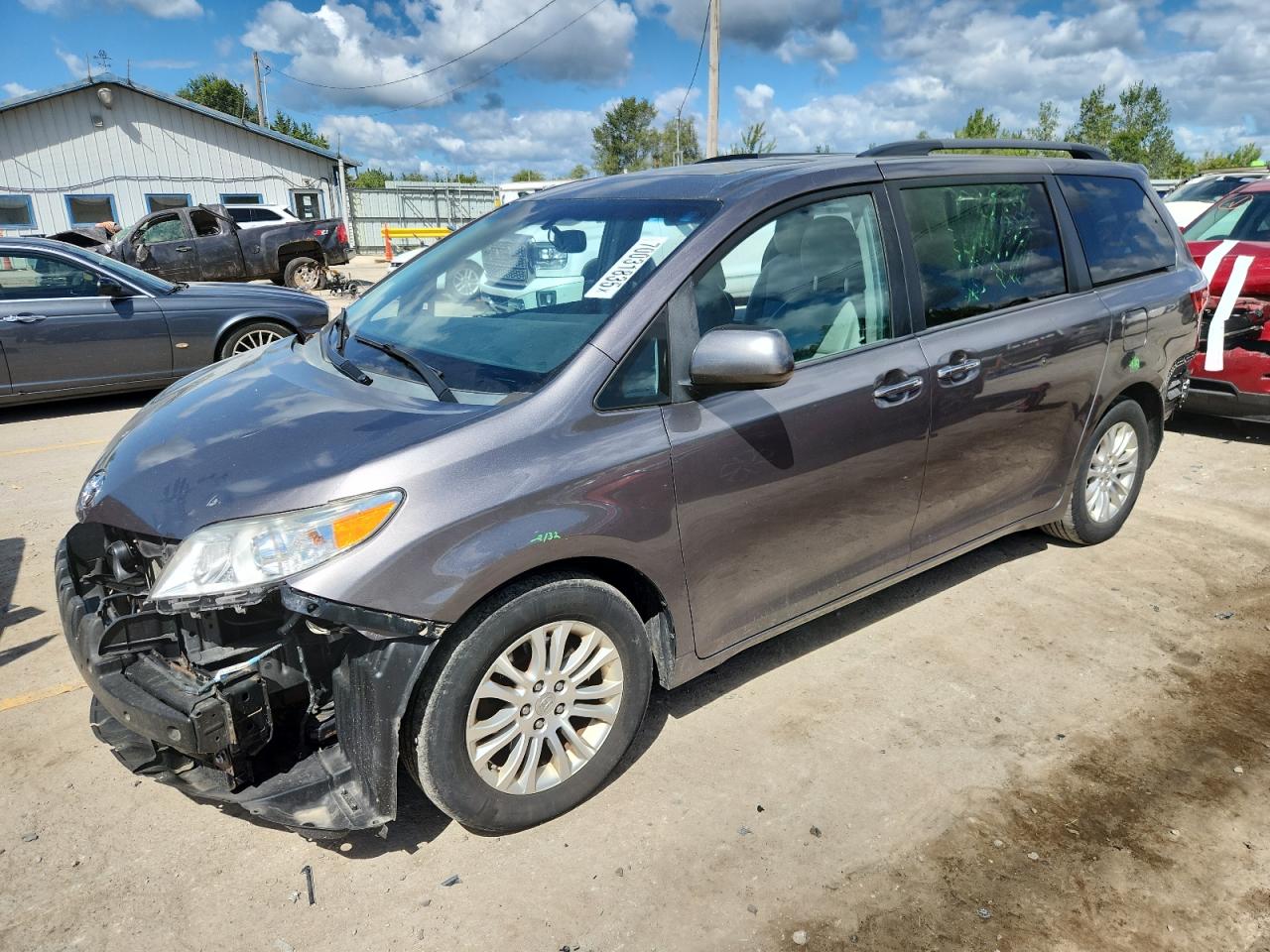 TOYOTA SIENNA XLE 2015