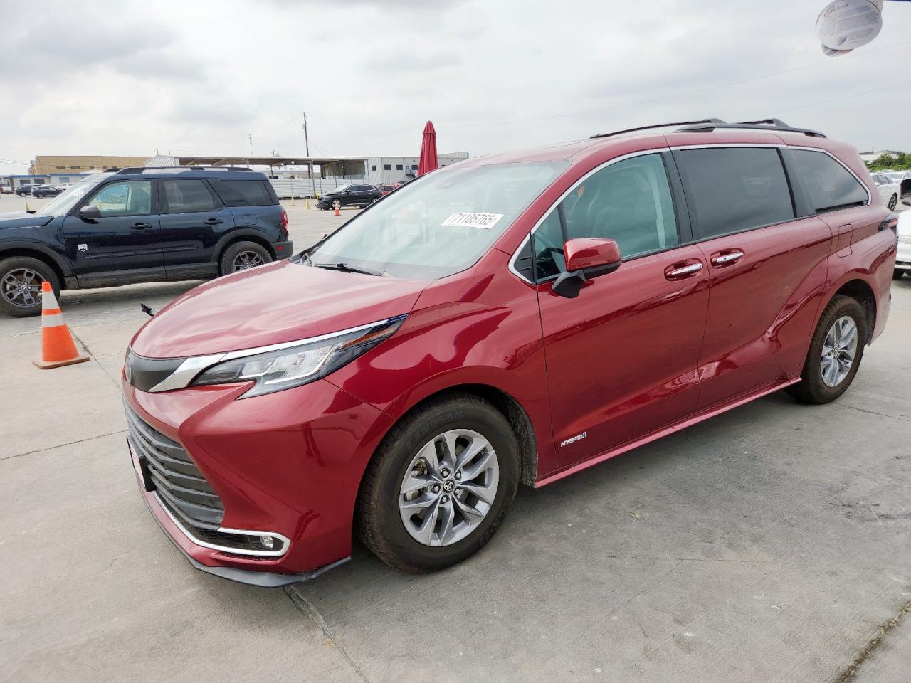 TOYOTA SIENNA XLE 2021