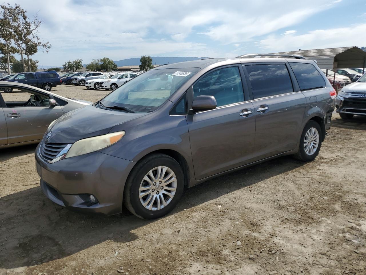 TOYOTA SIENNA 2012