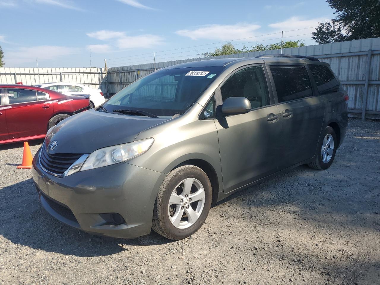TOYOTA SIENNA LE 2011