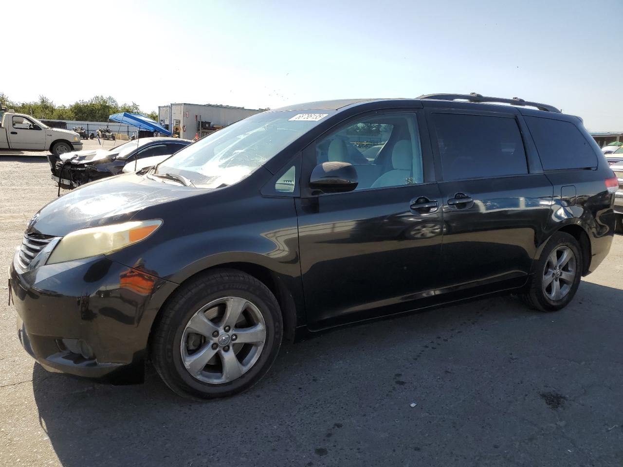 TOYOTA SIENNA LE 2011