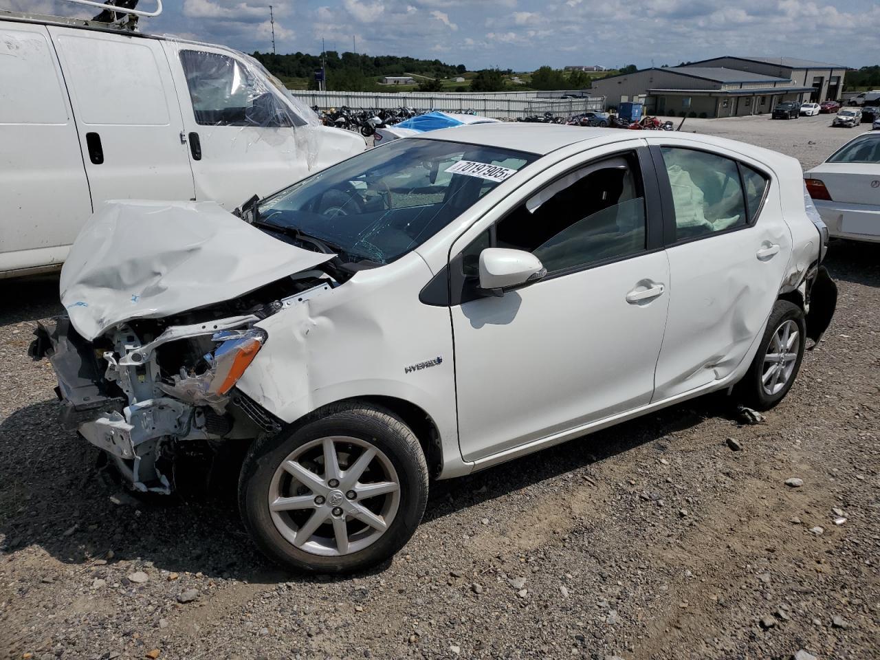 TOYOTA PRIUS C 2013