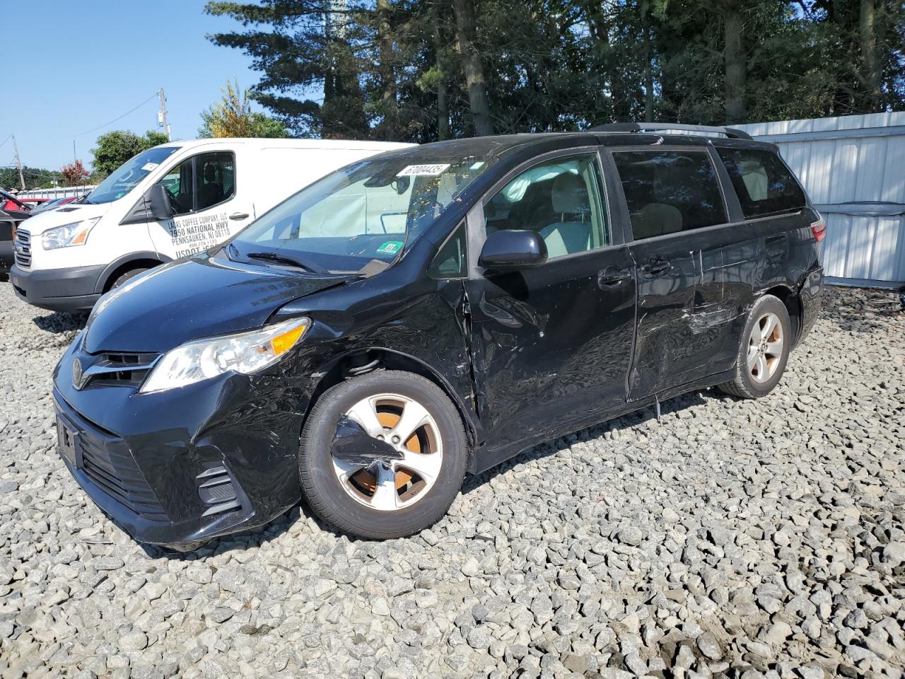 TOYOTA SIENNA LE 2018