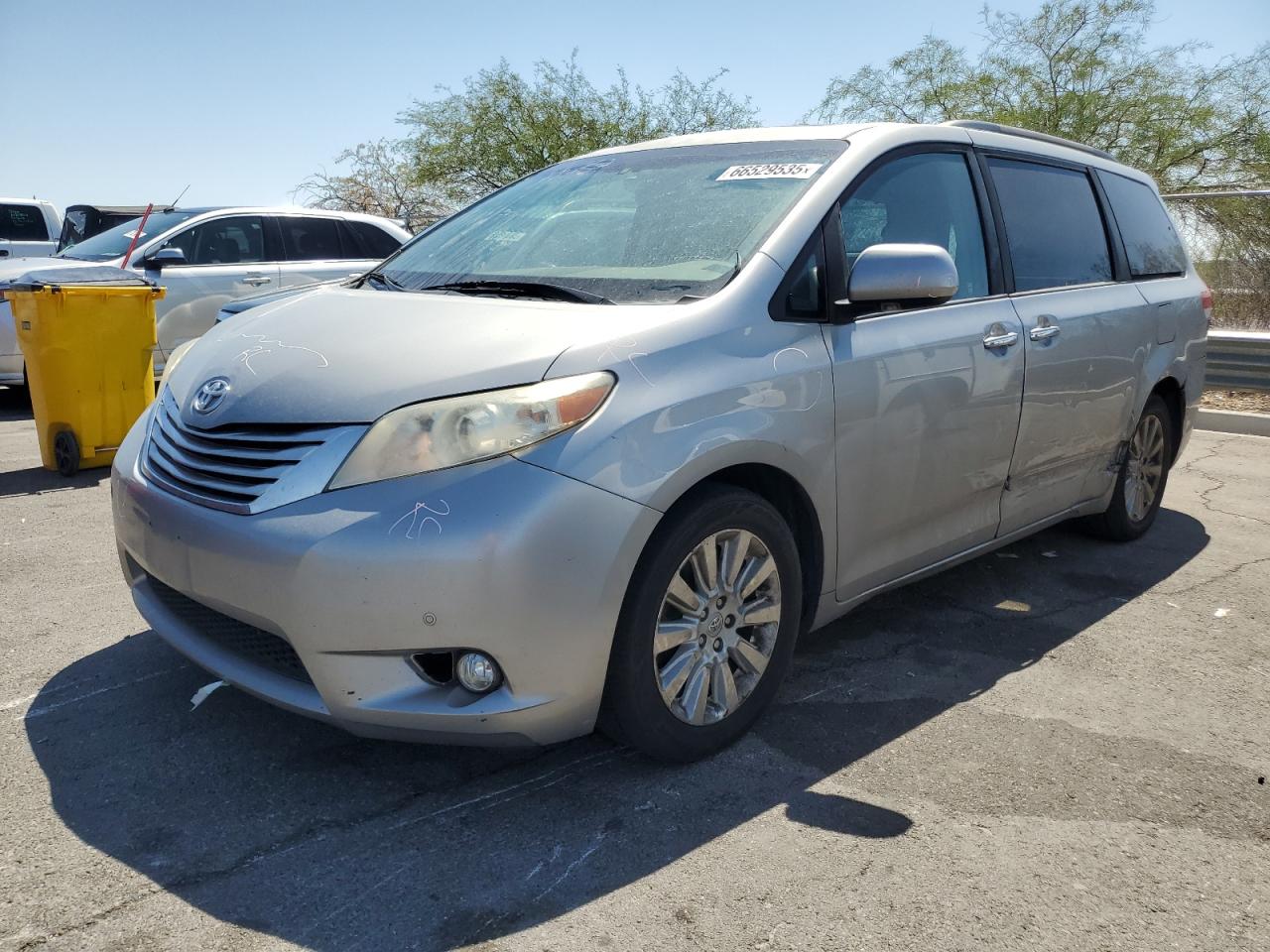 TOYOTA SIENNA XLE 2012