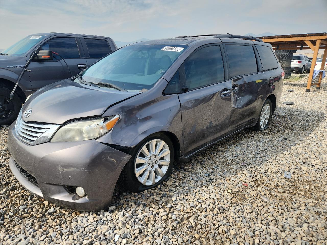TOYOTA SIENNA XLE 2011