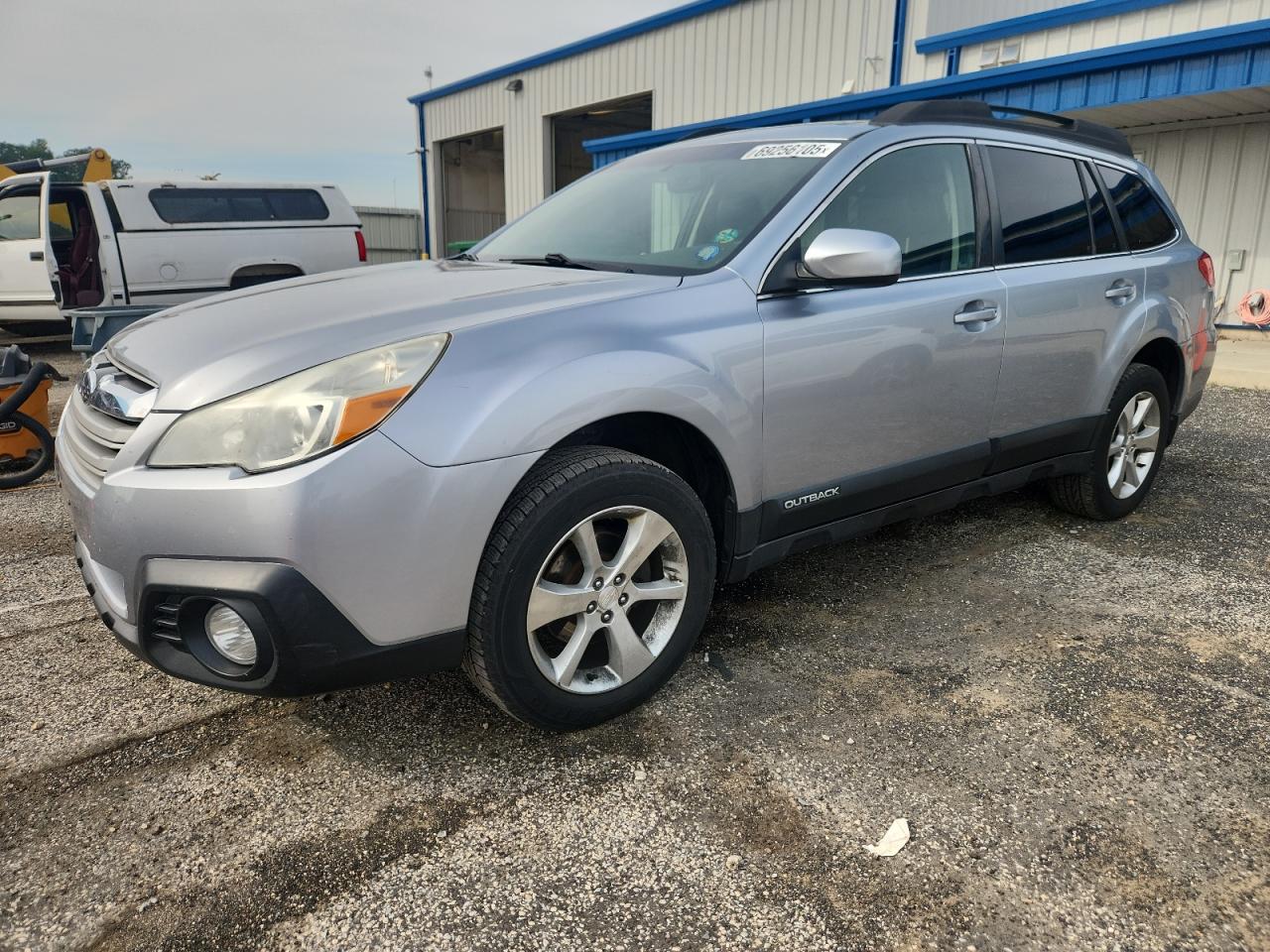 SUBARU OUTBACK 2. 2013