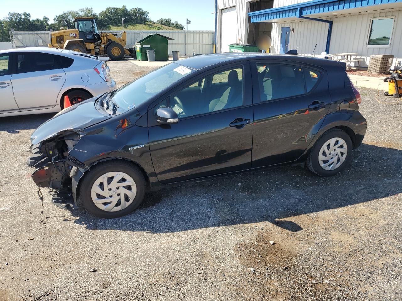 TOYOTA PRIUS C 2016