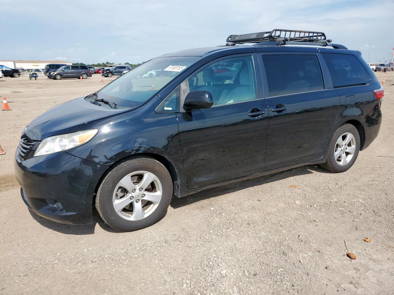 TOYOTA SIENNA LE 2016