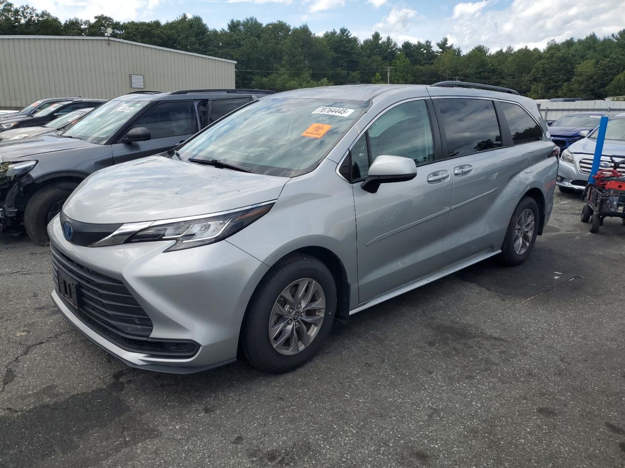 TOYOTA SIENNA LE 2022