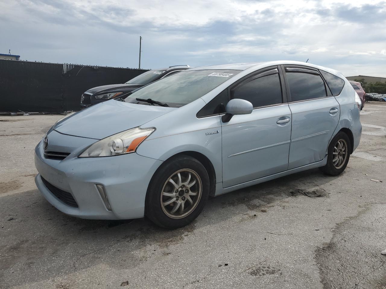 TOYOTA PRIUS V 2012