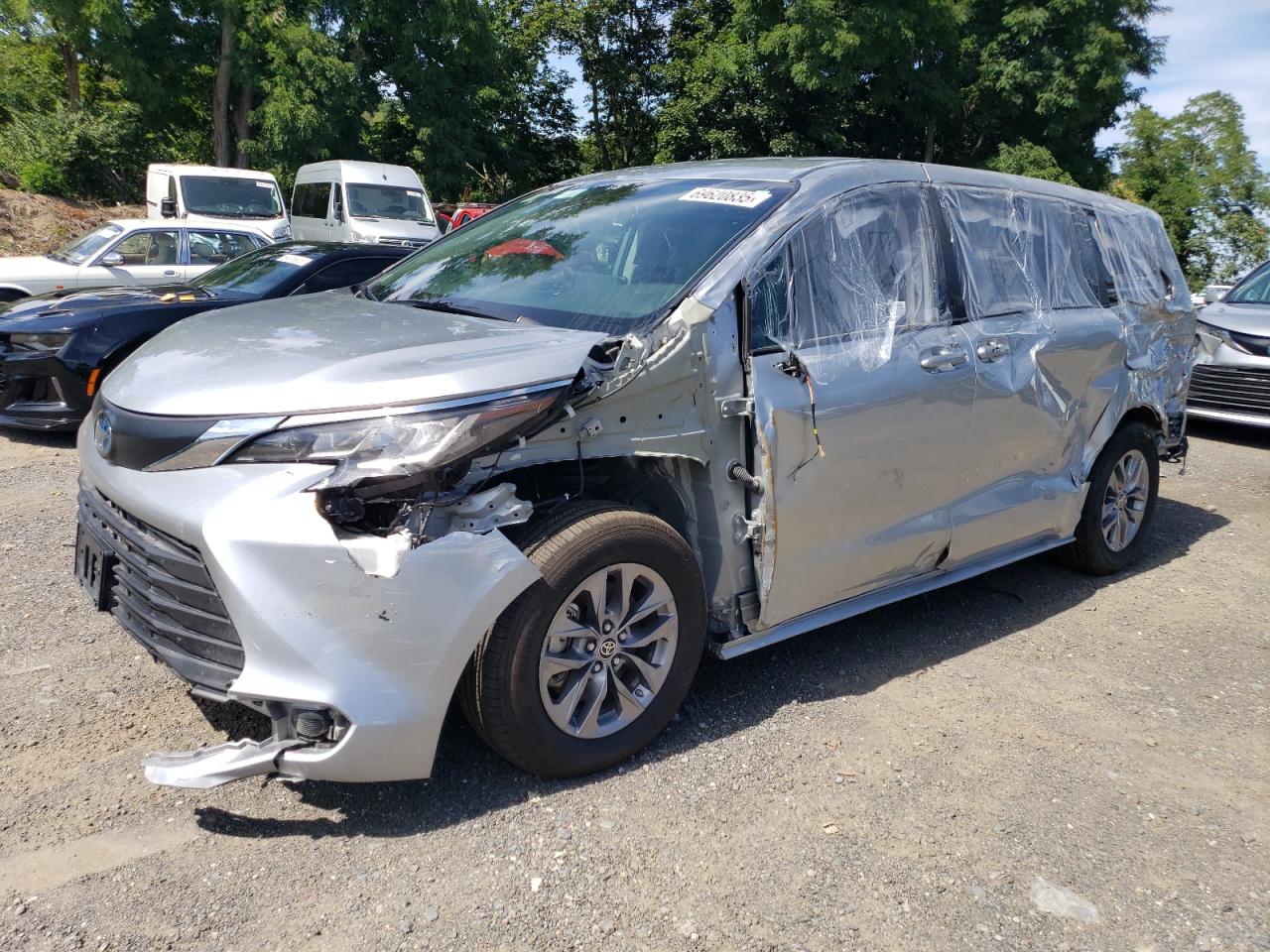 TOYOTA SIENNA LE 2023