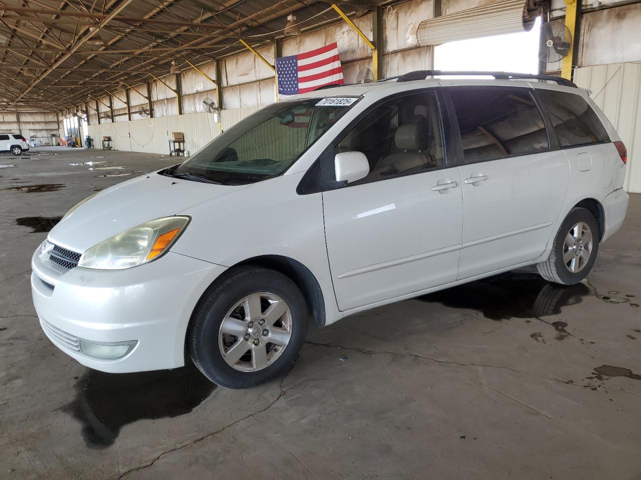 TOYOTA SIENNA XLE 2004