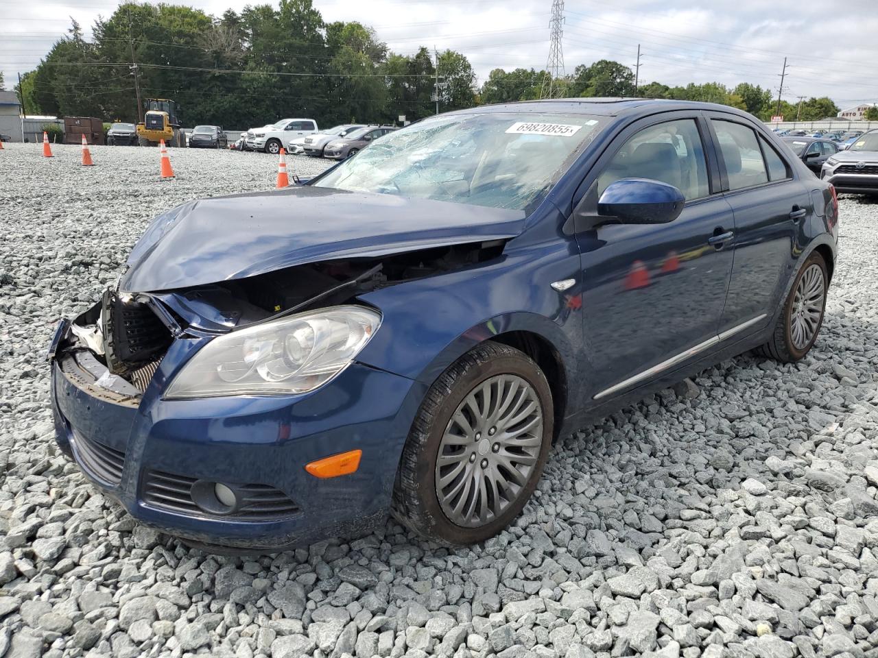 SUZUKI KIZASHI SL 2010