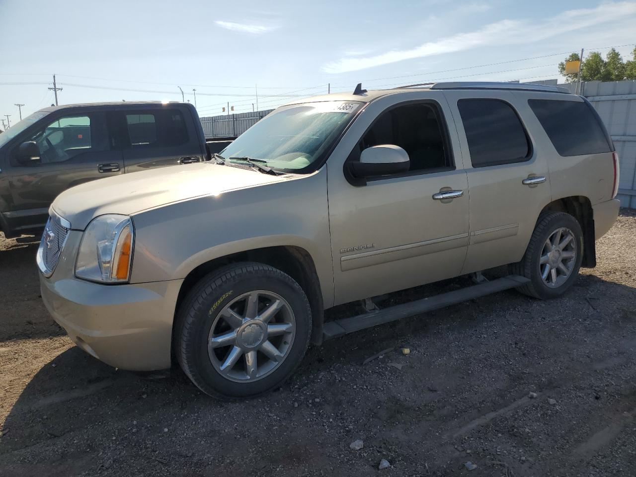 GMC YUKON DENA 2013