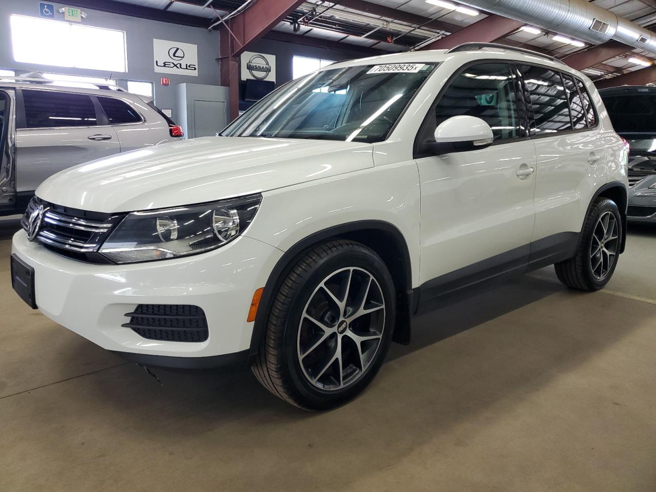 VOLKSWAGEN TIGUAN S 2015