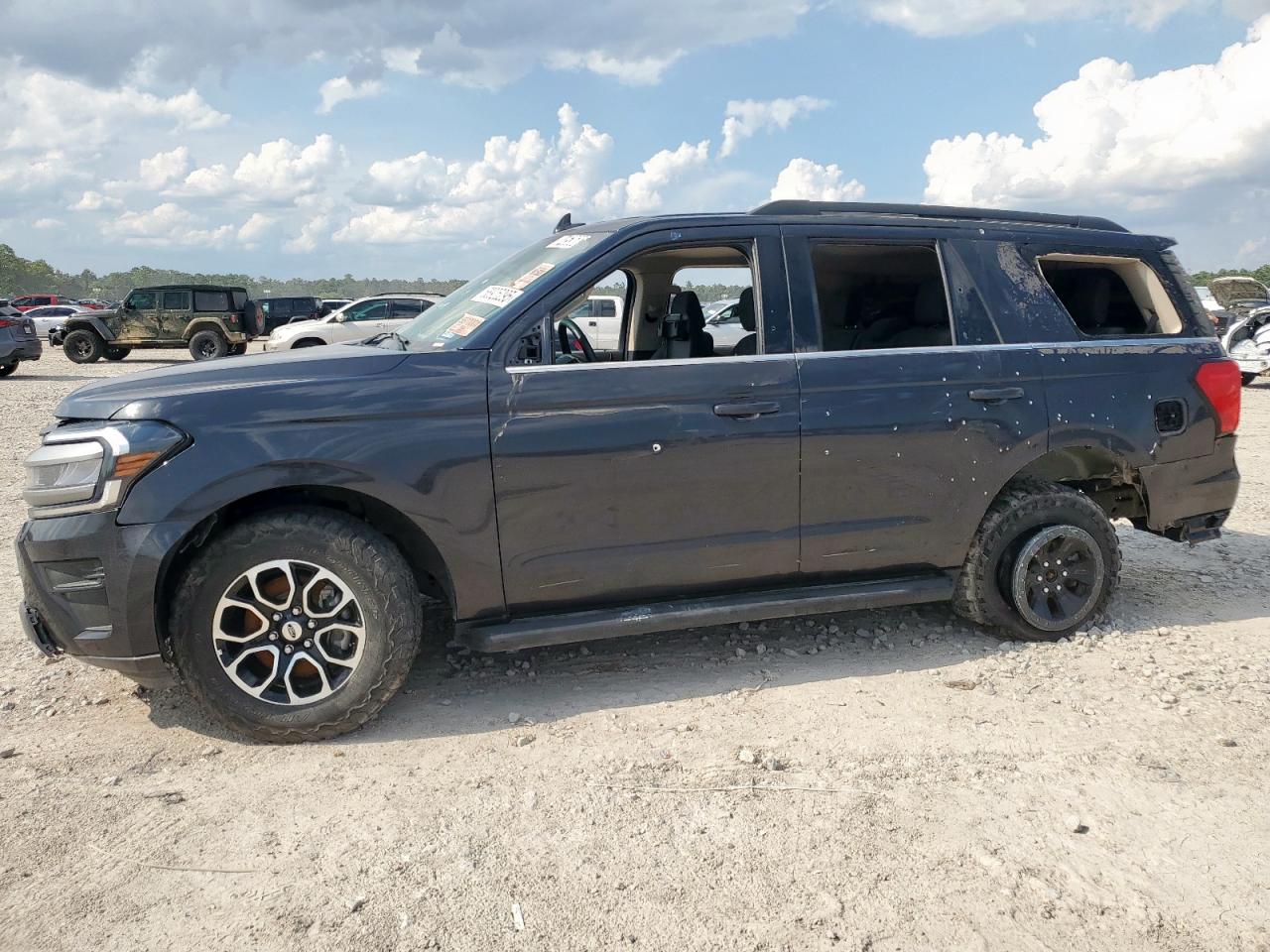 FORD EXPEDITION XLT 2024