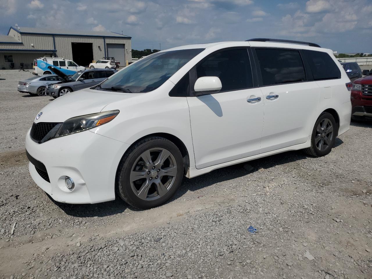 TOYOTA SIENNA SE 2017
