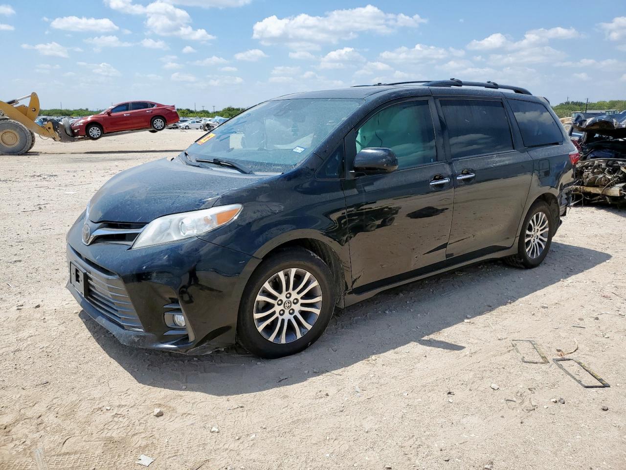 TOYOTA SIENNA XLE 2020