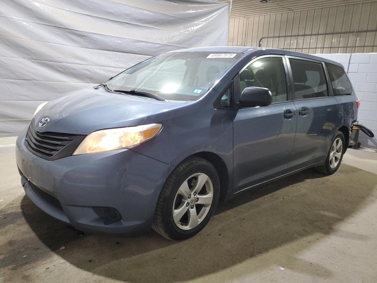 TOYOTA SIENNA 2015