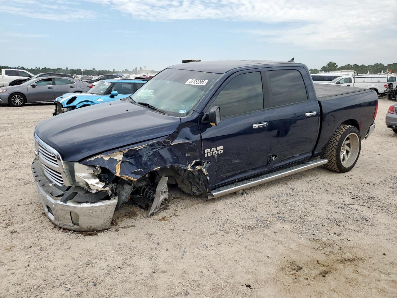 RAM 1500 SLT 2015