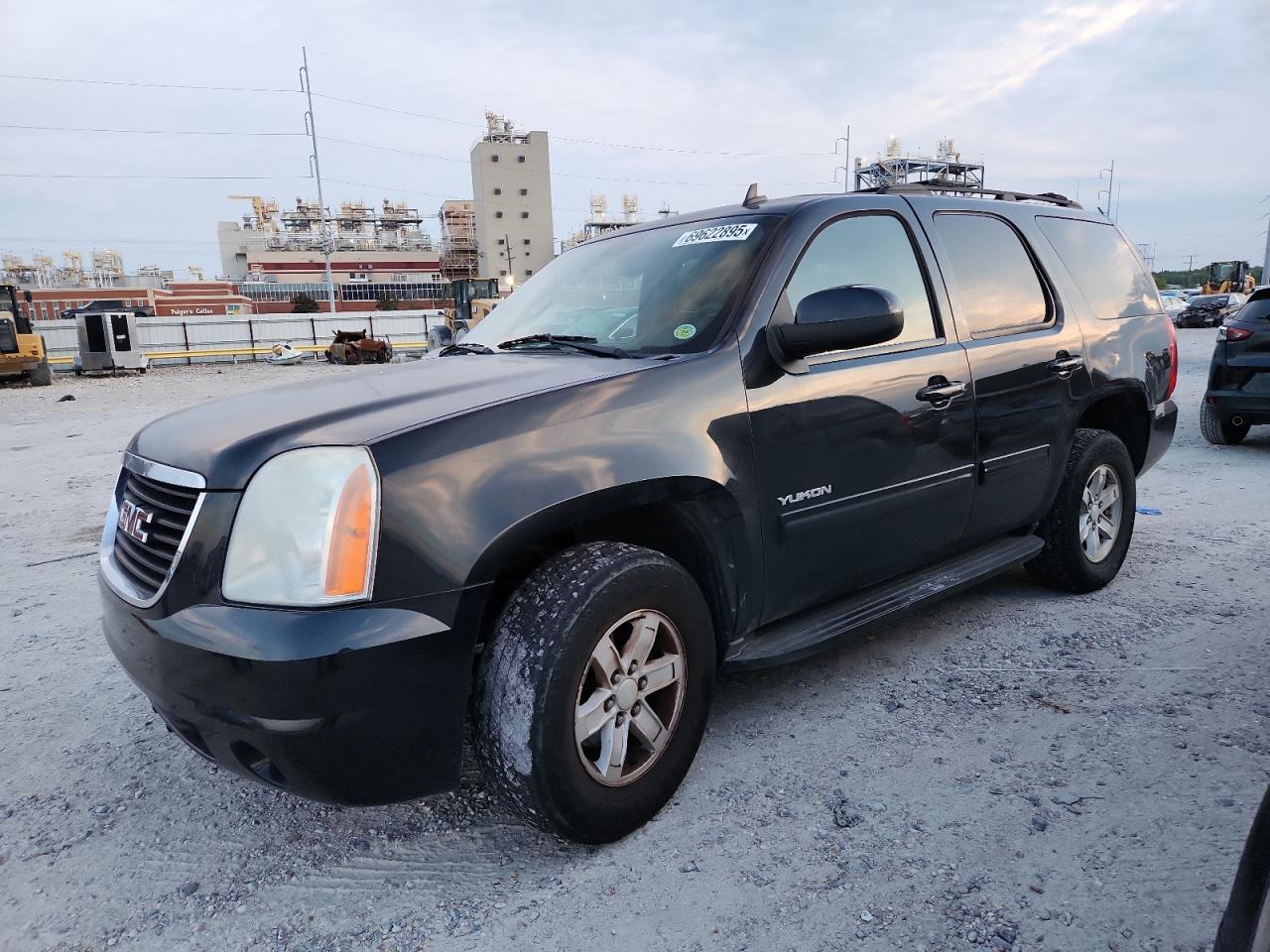 GMC YUKON SLE 2013